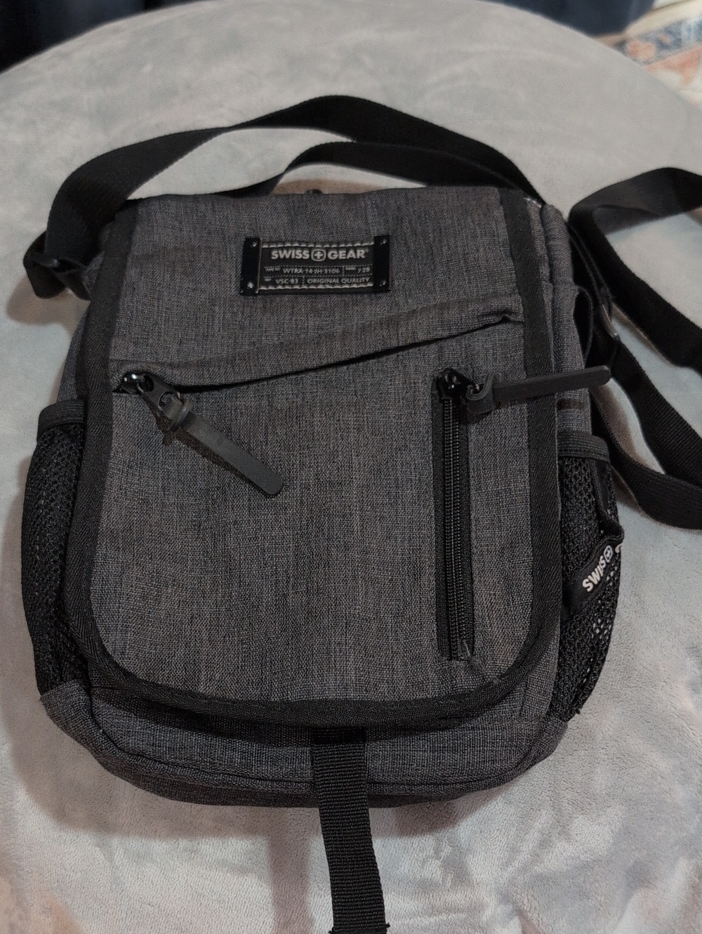 SwissGear Compact Crossbody Messenger Bag in Dark Gray and Black
